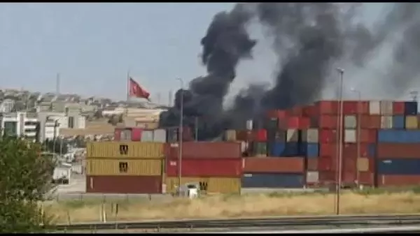 Son dakika haberi | Avcılar'da lastik deposunda yangın (1)