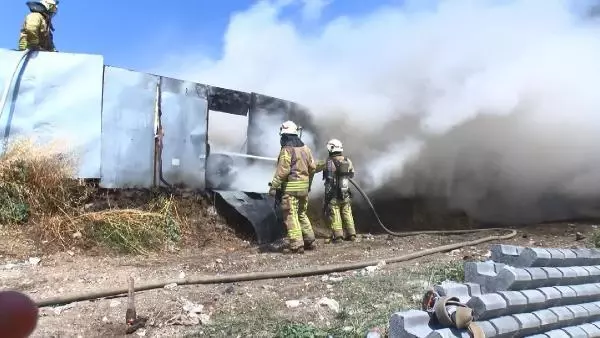 Son dakika gündem: Avcılar'da lastik deposunda yangın çıktı Son dakika gündem: Avcılar'da lastik deposunda yangın çıktı