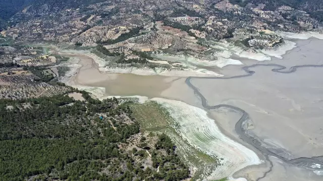 Aydın'daki Arapapıştı Kanyonundaki sular kuraklık nedeniyle çekildi