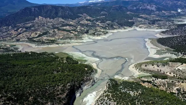 Aydın'daki Arapapıştı Kanyonundaki sular kuraklık nedeniyle çekildi