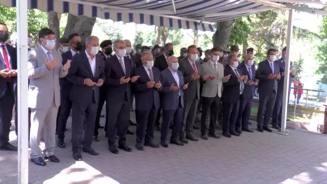 Bakan Akar Kayseri Protokolü ile şehitlik ziyaretlerine katıldı