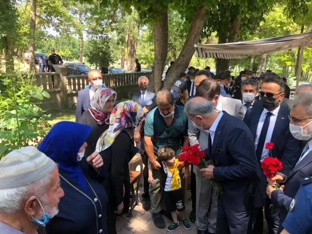 Bakan Akar Kayseri Protokolü ile şehitlik ziyaretlerine katıldı