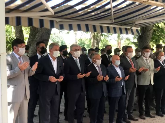 Bakan Akar Kayseri Protokolü ile şehitlik ziyaretlerine katıldı