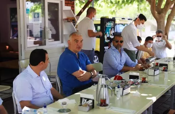 BAKAN ERSOY'DAN TAKSİCİLERE BAYRAM ZİYARETİ BAKAN ERSOY'DAN TAKSİCİLERE BAYRAM ZİYARETİ