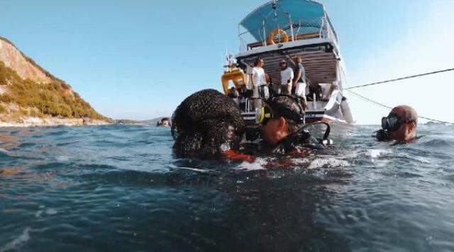 Bakan Pakdemirli 'hayalet ağlara' dikkat çekmek için Marmara Denizi'nde özel dalış gerçekleştirdi