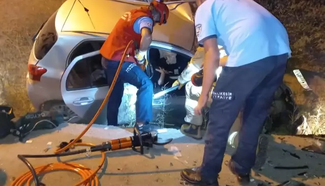 Balıkesir'de iki otomobil çarpıştı: 5 yaralı