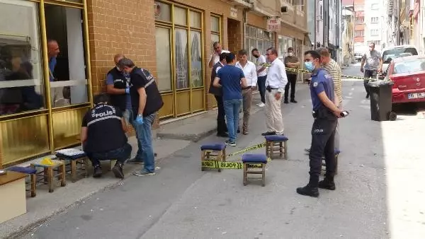 Son dakika: BALKONDAN ATEŞ AÇTI, KAHVEHANE ÖNÜNDE ÇAY İÇENİ VURDU