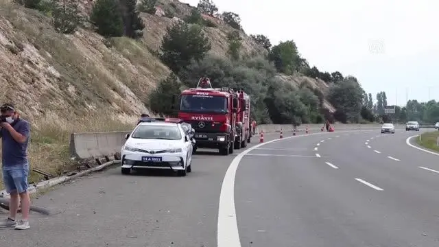 Bariyerlere çarpan LPG tankeri tarlaya yuvarlandı: 1 yaralı