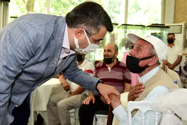 Başkan Yılmaz'dan hastane ve huzurevi bayram ziyareti