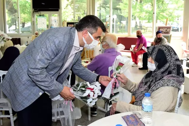 Başkan Yılmaz'dan hastane ve huzurevi bayram ziyareti