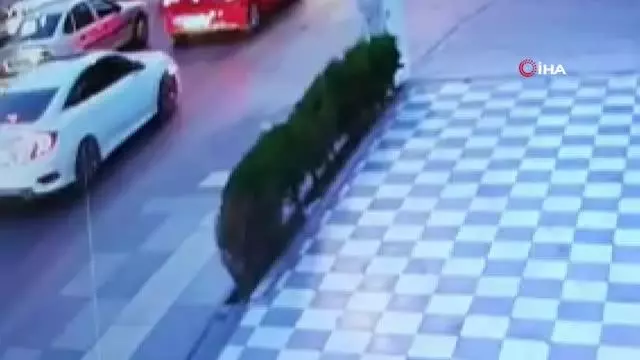 Son dakika haber: Başkent'te 7 kişinin yaralandığı zincirleme kaza kamerada Son dakika haber: Başkent'te 7 kişinin yaralandığı zincirleme kaza kamerada