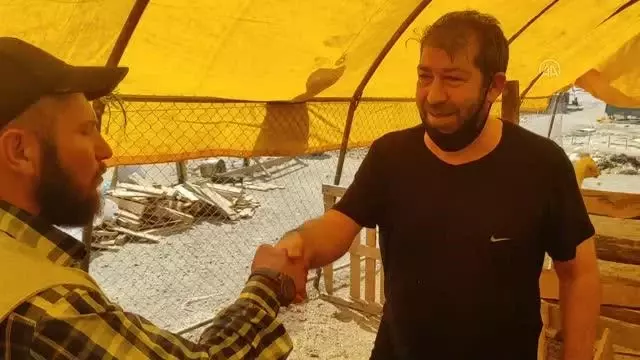 Başkentteki hayvan pazarlarında bayramın ikinci gününde de kurban satışları sürüyor