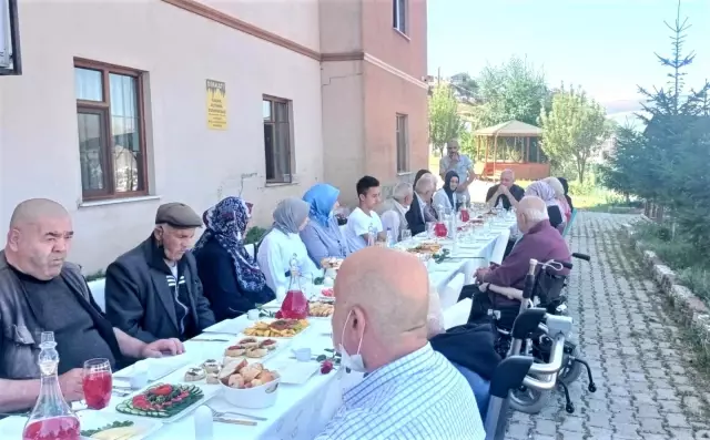 Bayburt'ta şehit aileleri ve yaşlılar unutulmadı