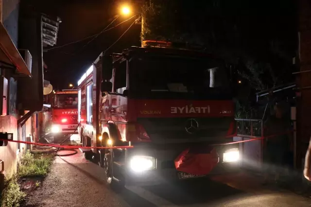 Bayram günü korkutan yangın: Ahşap ev alevlere teslim oldu