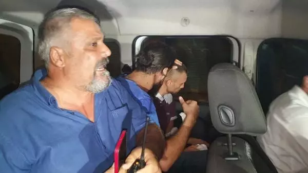 ADANA-BAYRAMDA HUSUMETLİ OLDUĞU AMCASI VE KUZENİNİ AV TÜFEĞİYLE VURDU: 2 YARALI