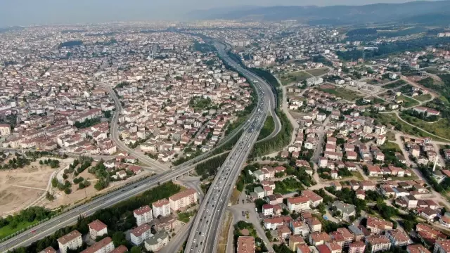 Bayramın ikinci günü yola çıkanlar TEM'i kilitledi