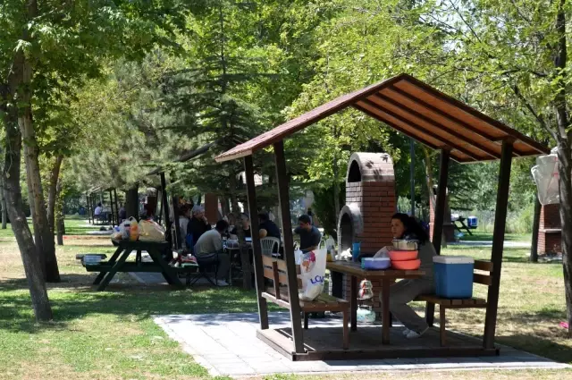 Bayramın ikinci gününde piknik alanları doldu