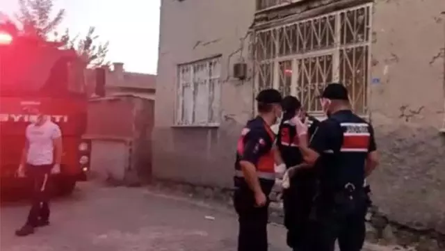 Bayramlaşmaya giden komşular kötü kokudan şüphelendi, ekipler yaşlı adamın cansız bedeniyle karşılaştı Bayramlaşmaya giden komşular kötü kokudan şüphelendi, ekipler yaşlı adamın cansız bedeniyle karşılaştı