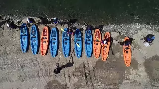 Bingöllü gençler Murat Nehri'nin sularında gelecekleri için kürek çekiyor