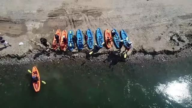 Bingöllü gençler Murat Nehri'nin sularında gelecekleri için kürek çekiyor