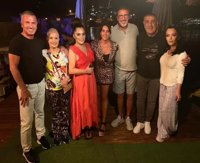 Bodrum Akyarlar'da 90'lar partisi Bodrum Akyarlar'da 90'lar partisi