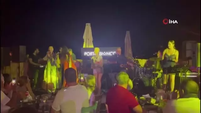 Bodrum Akyarlar'da 90'lar partisi