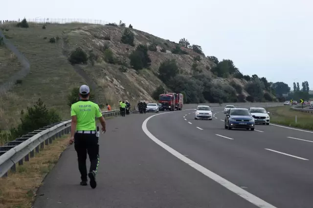 Bariyerlere çarpan LPG tankeri tarlaya yuvarlandı: 1 yaralı