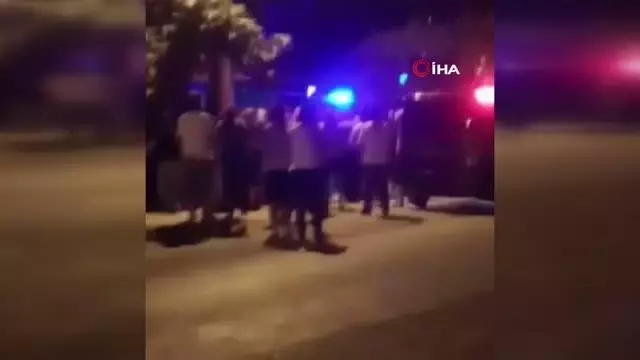 Bursa'da kavga sonrası gerginlik: Mahalleli şüphelinin saklandığı evi taşladı