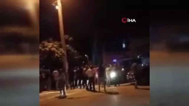 Bursa'da kavga sonrası gerginlik: Mahalleli şüphelinin saklandığı evi taşladı