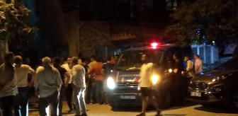 Bursa'da kavga sonrası gerginlik: Mahalleli şüphelinin saklandığı evi taşladı