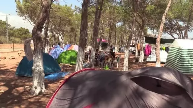 Çadır ve karavan tutkunları bayram tatilini kampta geçiriyor