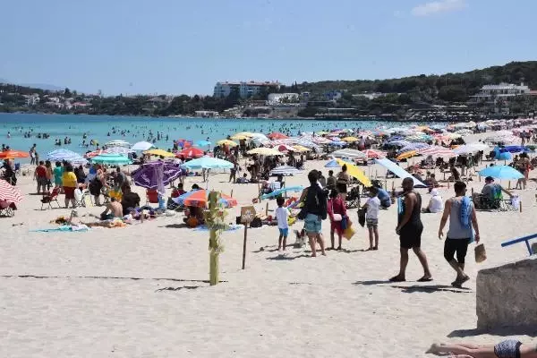 ÇEŞME BAYRAMDA DOLDU TAŞTI ÇEŞME BAYRAMDA DOLDU TAŞTI