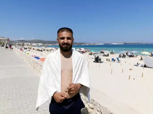 ÇEŞME BAYRAMDA DOLDU TAŞTI