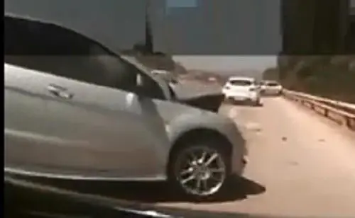 Çeşme Otoyolu'ndaki zincirleme kaza kamerada Çeşme Otoyolu'ndaki zincirleme kaza kamerada