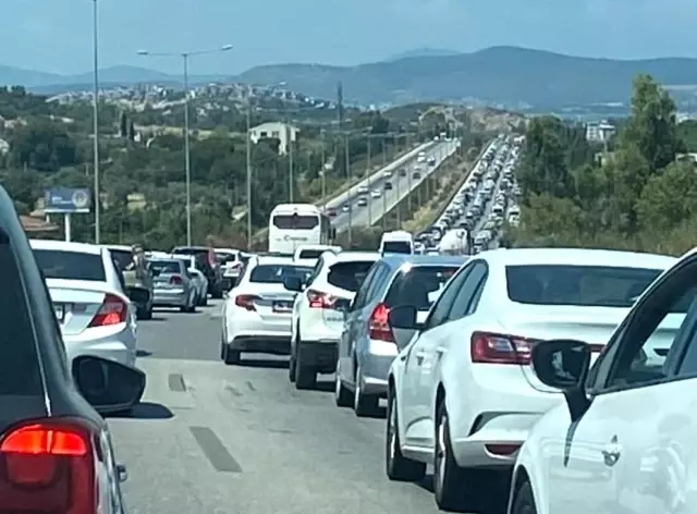 Çeşme Otoyolu'ndaki zincirleme kaza kamerada