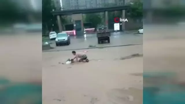 Son dakika haber! Çin'deki sel felaketinde can kaybı 25'e yükseldiYedi eyaletten bin 800 itfaiyeci bölgeye sevk edildi