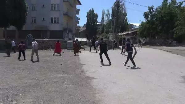 Son dakika haberleri | ÇOCUKLARIN BAŞLATTIĞI KAVGADA ORTALIK SAVAŞ ALANINA DÖNDÜ