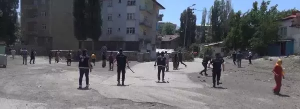 Son dakika haberleri | ÇOCUKLARIN BAŞLATTIĞI KAVGADA ORTALIK SAVAŞ ALANINA DÖNDÜ