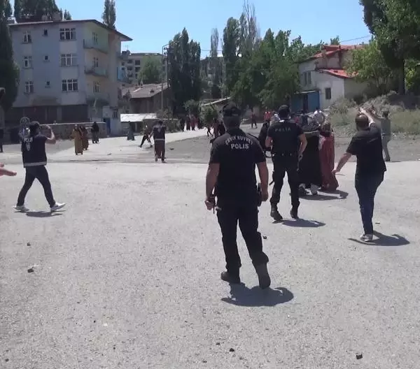 Son dakika haberleri | ÇOCUKLARIN BAŞLATTIĞI KAVGADA ORTALIK SAVAŞ ALANINA DÖNDÜ