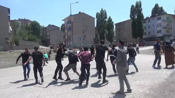 Son dakika haberleri | ÇOCUKLARIN BAŞLATTIĞI KAVGADA ORTALIK SAVAŞ ALANINA DÖNDÜ Son dakika haberleri | ÇOCUKLARIN BAŞLATTIĞI KAVGADA ORTALIK SAVAŞ ALANINA DÖNDÜ
