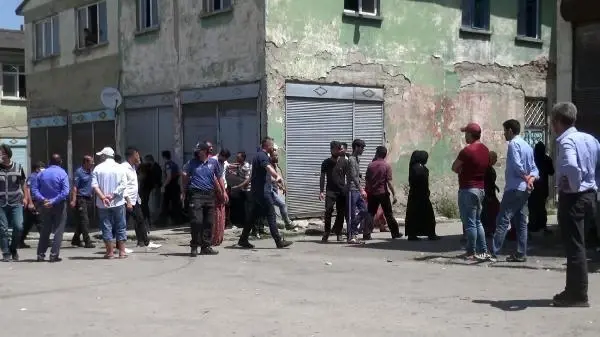 Son dakika haberleri | ÇOCUKLARIN BAŞLATTIĞI KAVGADA ORTALIK SAVAŞ ALANINA DÖNDÜ
