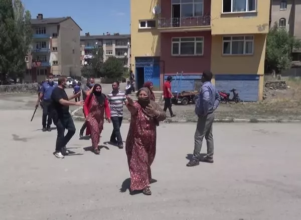 Son dakika haberleri | ÇOCUKLARIN BAŞLATTIĞI KAVGADA ORTALIK SAVAŞ ALANINA DÖNDÜ