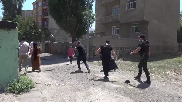 Son dakika haberleri | ÇOCUKLARIN BAŞLATTIĞI KAVGADA ORTALIK SAVAŞ ALANINA DÖNDÜ