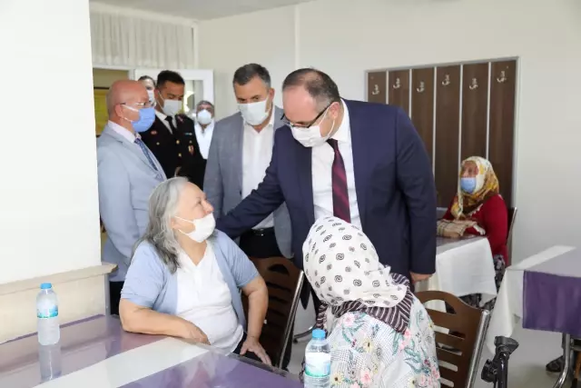Son dakika gündem: Çubuk'ta Kaymakam Keleş ve Belediye Başkanı Demirbaş'tan gaziler, şehit yakınları ve huzurevine ziyaret Son dakika gündem: Çubuk'ta Kaymakam Keleş ve Belediye Başkanı Demirbaş'tan gaziler, şehit yakınları ve huzurevine ziyaret