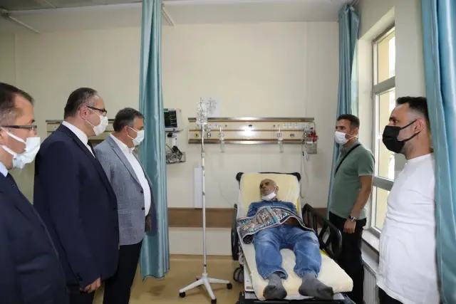 Son dakika gündem: Çubuk'ta Kaymakam Keleş ve Belediye Başkanı Demirbaş'tan gaziler, şehit yakınları ve huzurevine ziyaret