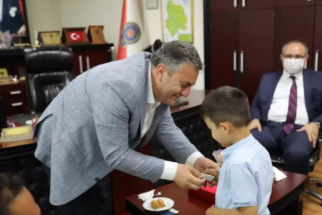 Son dakika gündem: Çubuk'ta Kaymakam Keleş ve Belediye Başkanı Demirbaş'tan gaziler, şehit yakınları ve huzurevine ziyaret