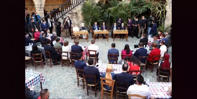Cumhurbaşkanı Erdoğan, KKTC'de gençlerle bir araya geldi Cumhurbaşkanı Erdoğan, KKTC'de gençlerle bir araya geldi