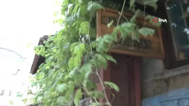 Demirciler Çarşısı'ndaki son ustaları mesleklerinin kaybolmasından korkuyor