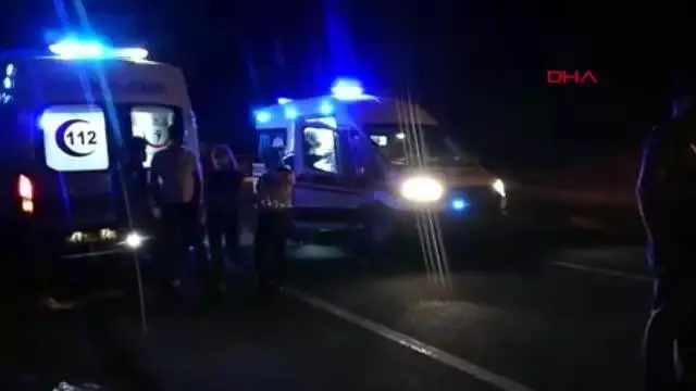 DEVRİLEN OTOBÜSTEN KAÇAN AFGAN GÖÇMENLER BAHÇEDE SAKLANIRKEN YAKALANDI DEVRİLEN OTOBÜSTEN KAÇAN AFGAN GÖÇMENLER BAHÇEDE SAKLANIRKEN YAKALANDI