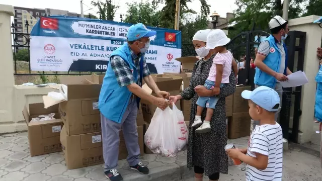 Diyanet Vakfı Kırgızistan'da 6 bin aileye kurban eti dağıttı